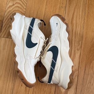 Nike TC 7900 Women’s Sneakers